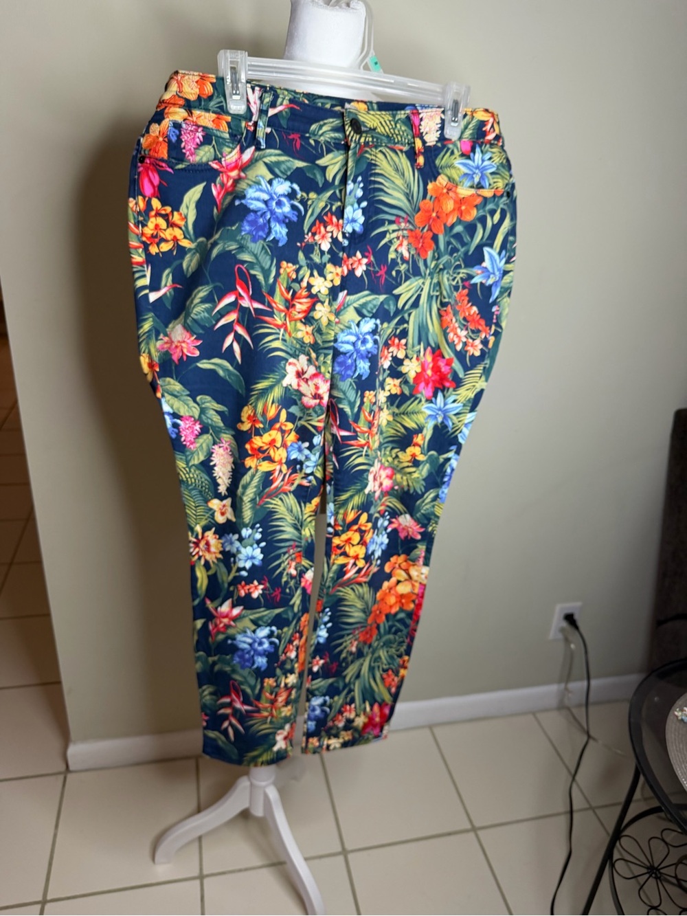 Tommy Bahama Navy Tropical Floral Cropped Pants